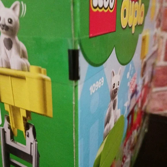 New! LEGO DUPLO 10969 Fire Truck Set Light And Sound Siren Fireman Cat Tree - Picture 3 of 4
